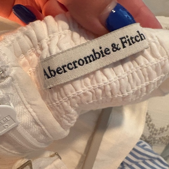Abercrombie & Fitch White Textured Fabric - Picture 2 of 2
